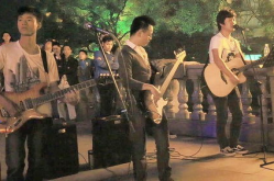 乐队出现在街头的歌曲叫什么,揭秘乐队热唱神曲背后的故事