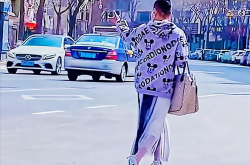 男人穿裙子逛街视频大全最新,男性穿裙新风尚，街头风采引热议