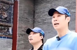 赵本山2025春晚小品小沈阳故宫游览保镖护航遭吐槽游客热议引发关注